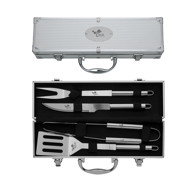 Kit para churrasco composto por quatro peças em inox: faca com lâmina de 8 polegadas, garfo de duas pontas, espátula e pegador de alimentos. O conjunto é acondicionado em uma maleta em alumínio com trava de segurança para fechamento, além de revestimento interno em TNT e suportes em velcro para fixação dos itens.
Altura : 13,1 cm
Largura : 6,9 cm
Comprimento : 38 cm